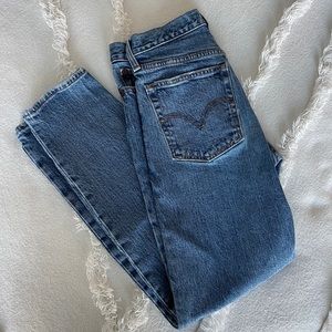 Levi’s Wedgie Fit Medium Wash Jeans